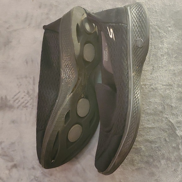 Skechers GoWalk 4 Performance Slip Ons - Picture 3 of 6